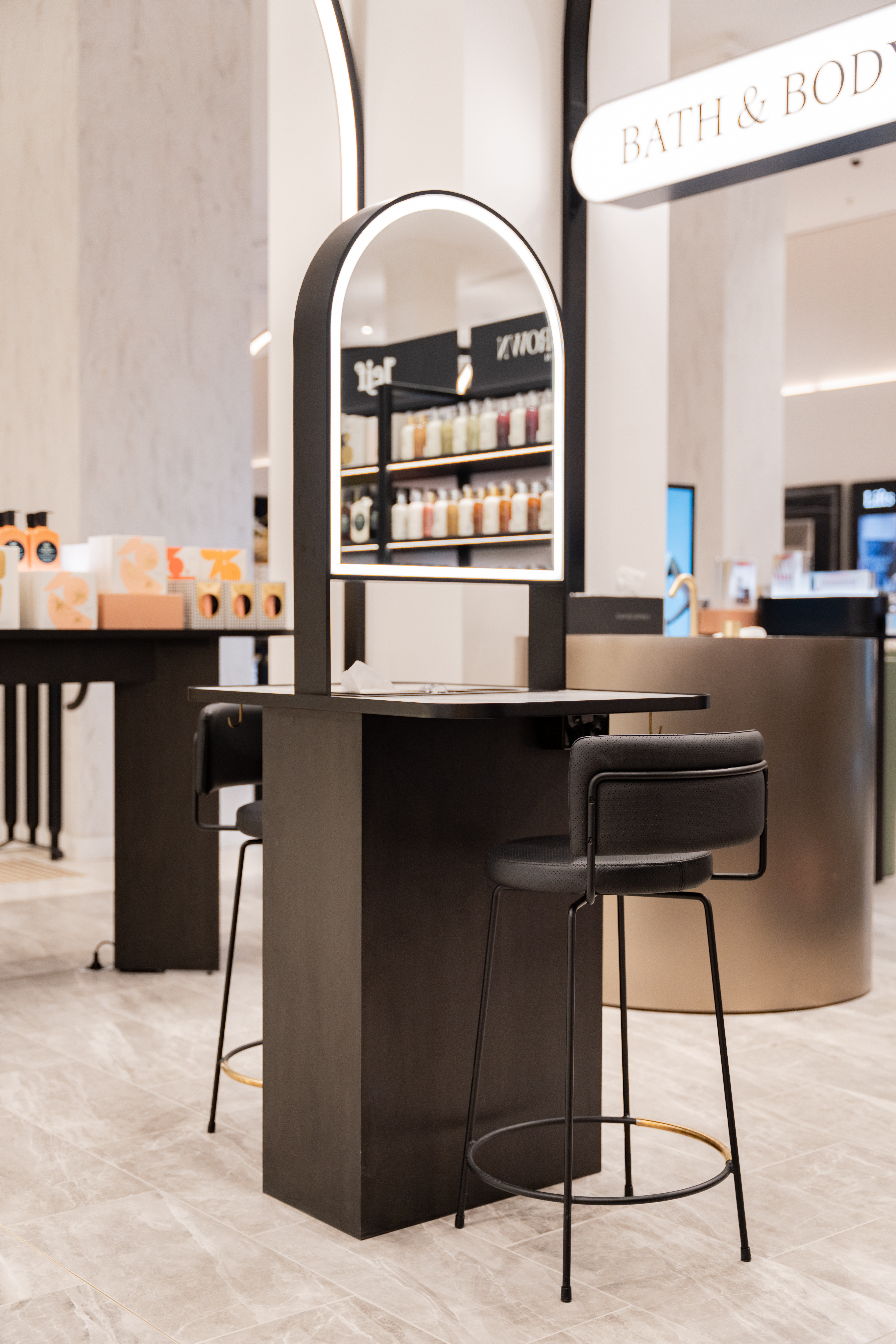 Visit David Jones for a range of exclusive services and options to enhance your shopping experience. 